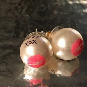 Betsey Johnson pink xox kiss lip pearl earrings vintage Marilyn Monroe stud post